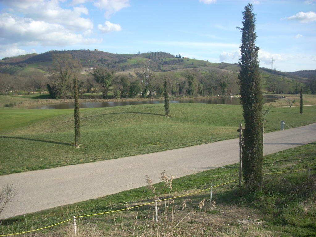 Residence Ai Campi Da Golf Saturnia Luaran gambar
